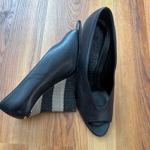 SALE Burberry Black Leather Peep-Toe Wedge Shoes with Striped Wedge size 38.5
